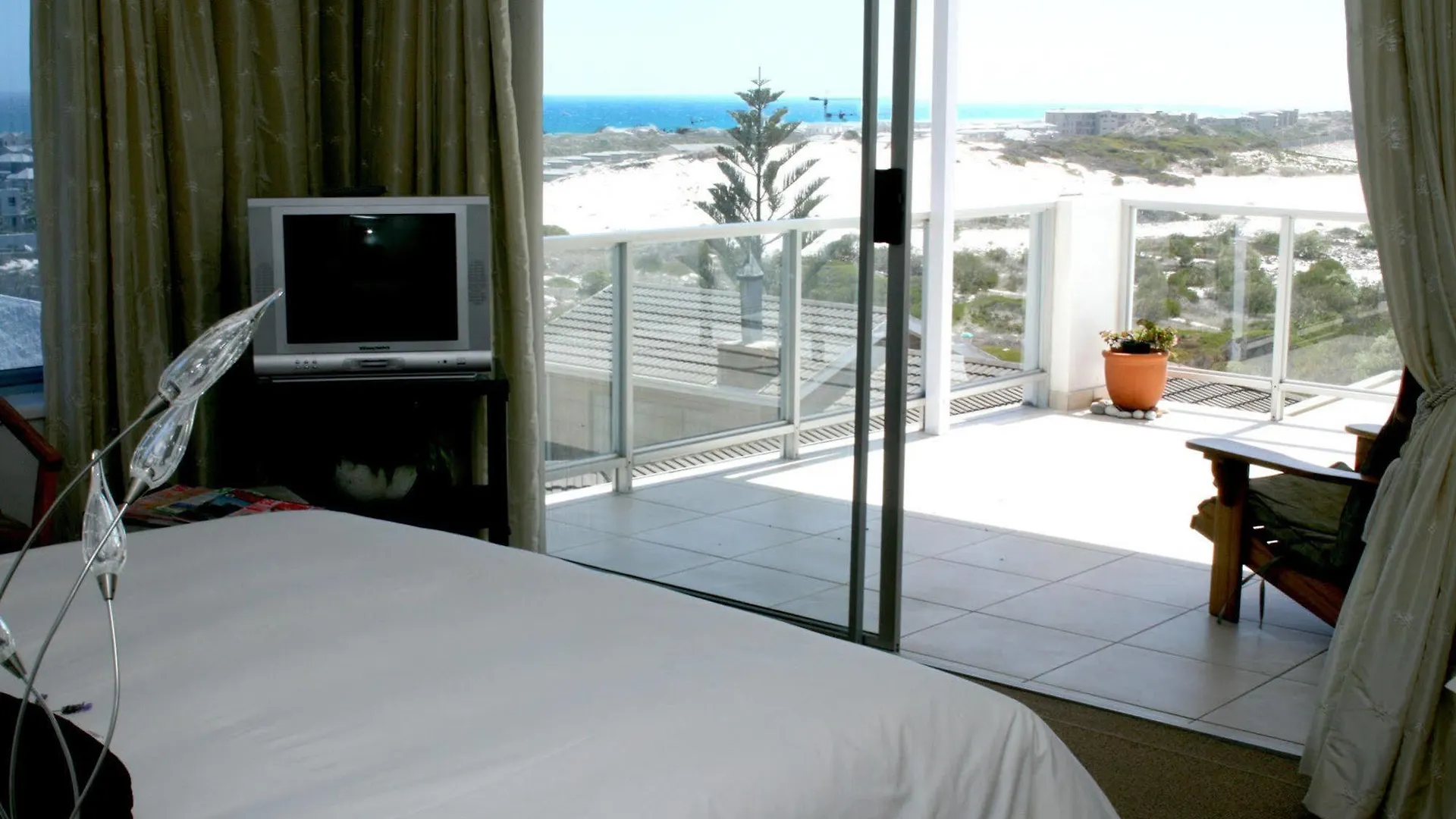 Bloubergstrand Sunset Lodge Cape Town Guest house